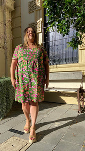 Midsummer Meadow Short Sleeve Stretch Frock. SIZE M (18/20)