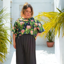 Load image into Gallery viewer, Garden Party Tee Size 22